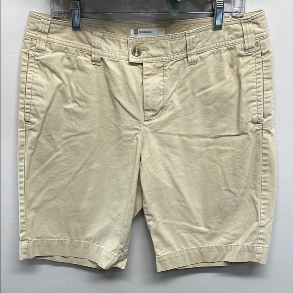 GAP Pants - Gap Bermuda Favorite Khaki Shorts 12
